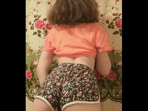 ❤️ Donec puer parvulus expolians bracae eius in camera Sex video  apud nos